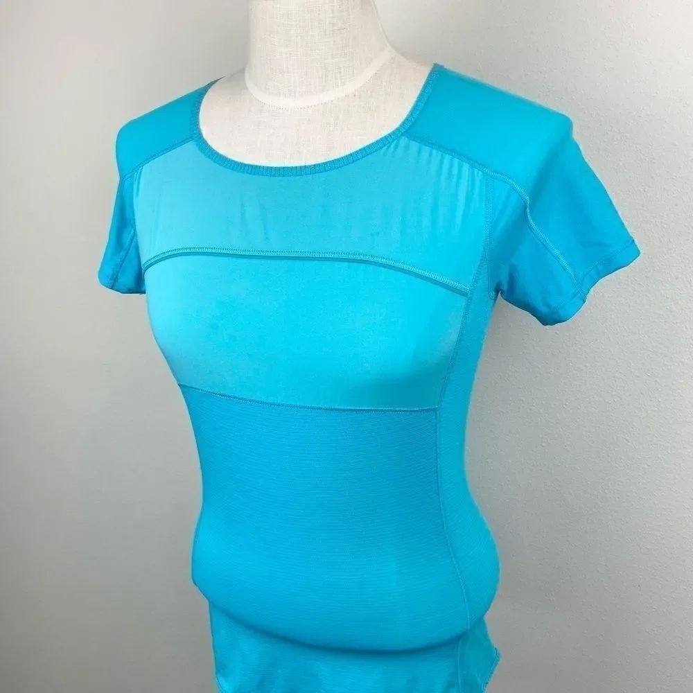 Lululemon Mesh Back Cut-Out Workout Tee - Picture 2 of 7